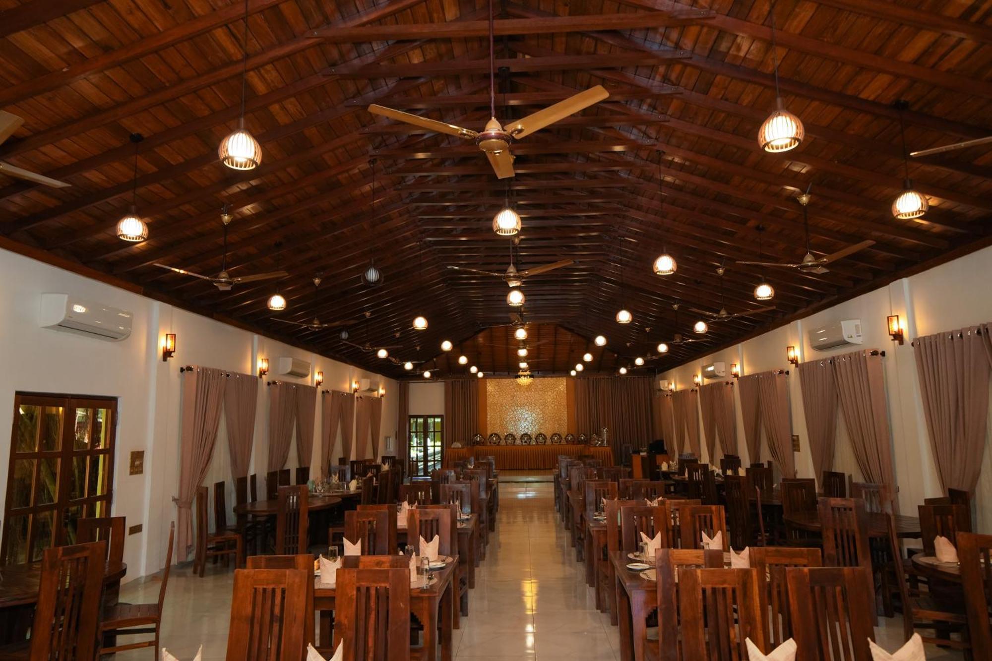 Jkab Park Hotel Trincomalee Extérieur photo